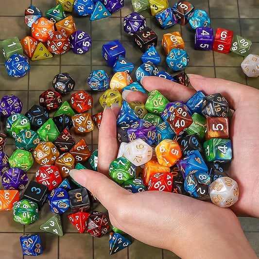 Coleção de dados DND poliédricos de duas cores com 105 peças - Conjunto de RPG de fantasia em massa com 15 grupos completos de 7 dados e 15 bolsas para jogos de mesa, salas de aula de matemática e acessórios de RPG